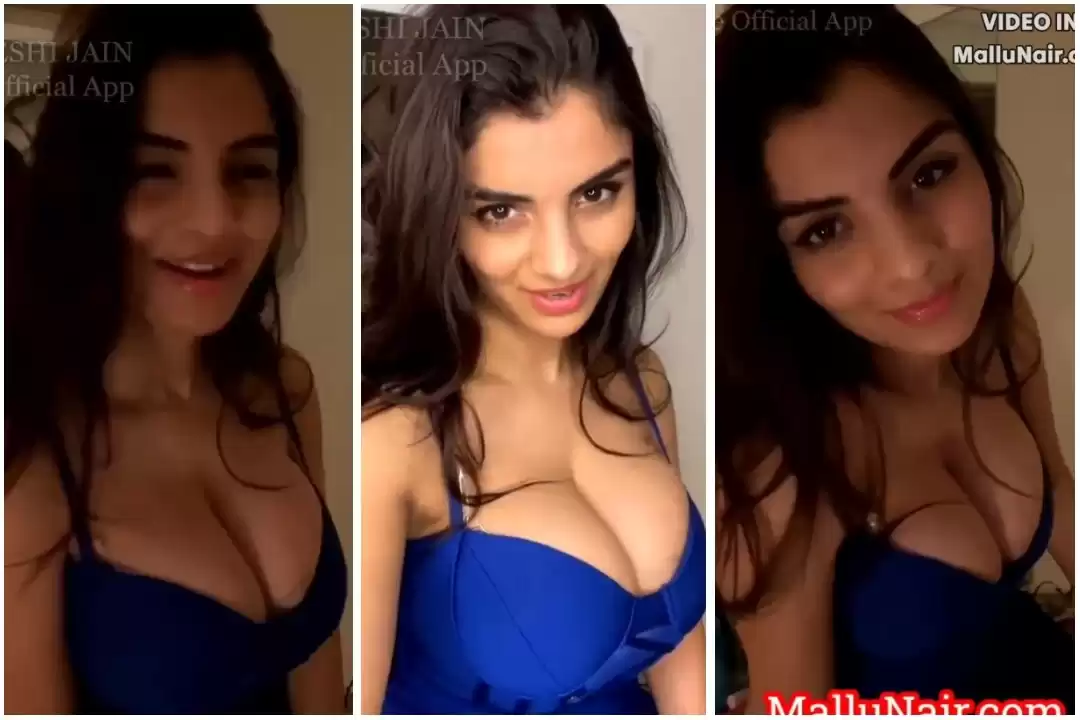 Anveshi Jain Deep Clevage