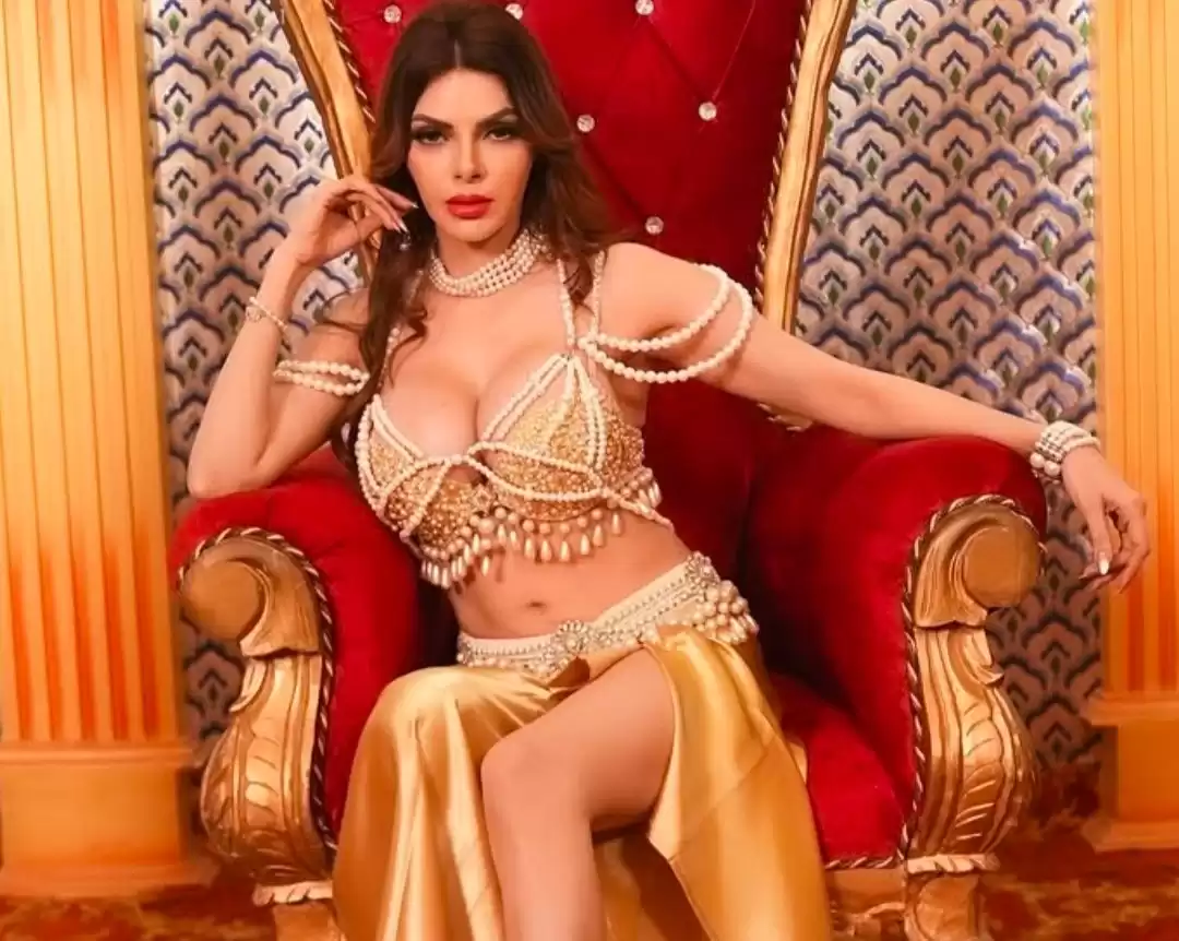 Watch Sherlyn Chopra Nude OnlyFans New 7Min VIDEO Pouring MILK All over her Boobs & Pussy Licking by Cameraman