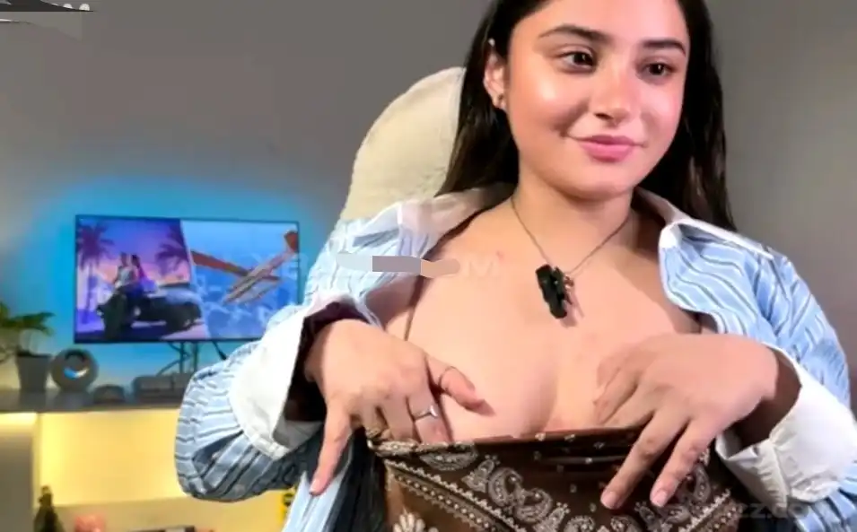 ” APKE PAAS 10 Sec HAI JALDI JALDI APNA NIKALO ” Trending Girl DEEPIKA NEW VIDEO Teasing Stripping NUDE Slapping her Boobs while Counting